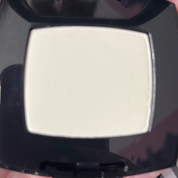 L'Bel Translucent Compact Powder - Picture 5 of 7